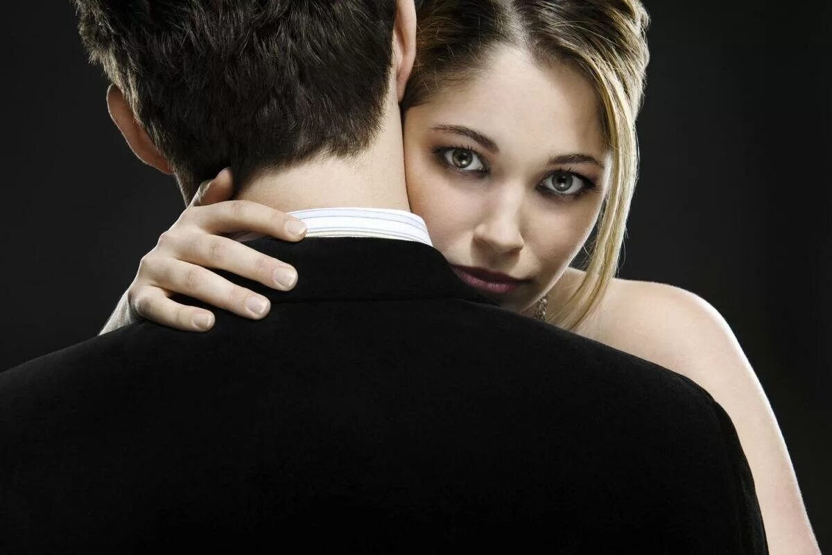 Обманул девку. Девушка обманывает мужчину. Измена мужа. Женщина врет. Отношения.