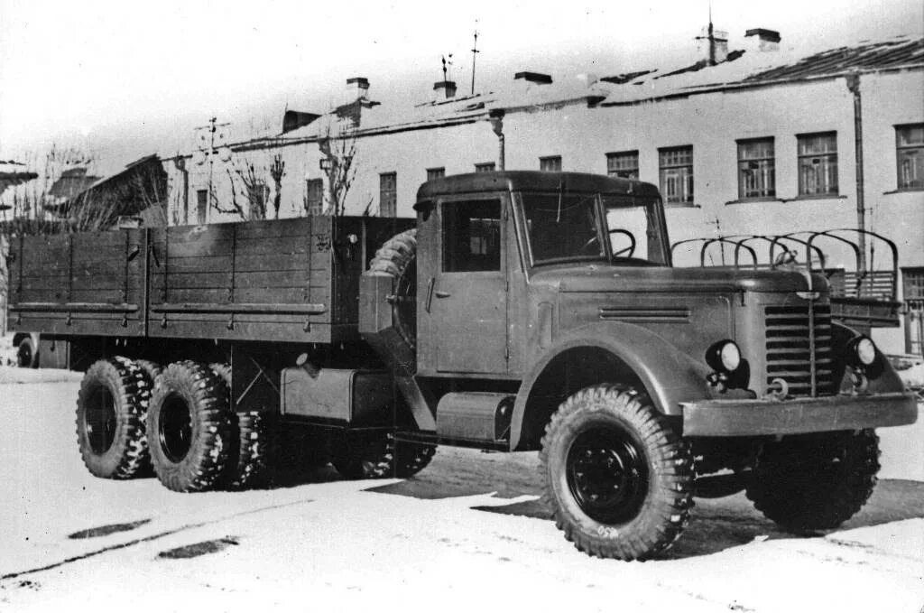Кременчугский автомобильный завод краз. Яаз-218. Ярославский автомобильный завод. Маз 200 и яаз 200. Ярославский автомобильный завод.