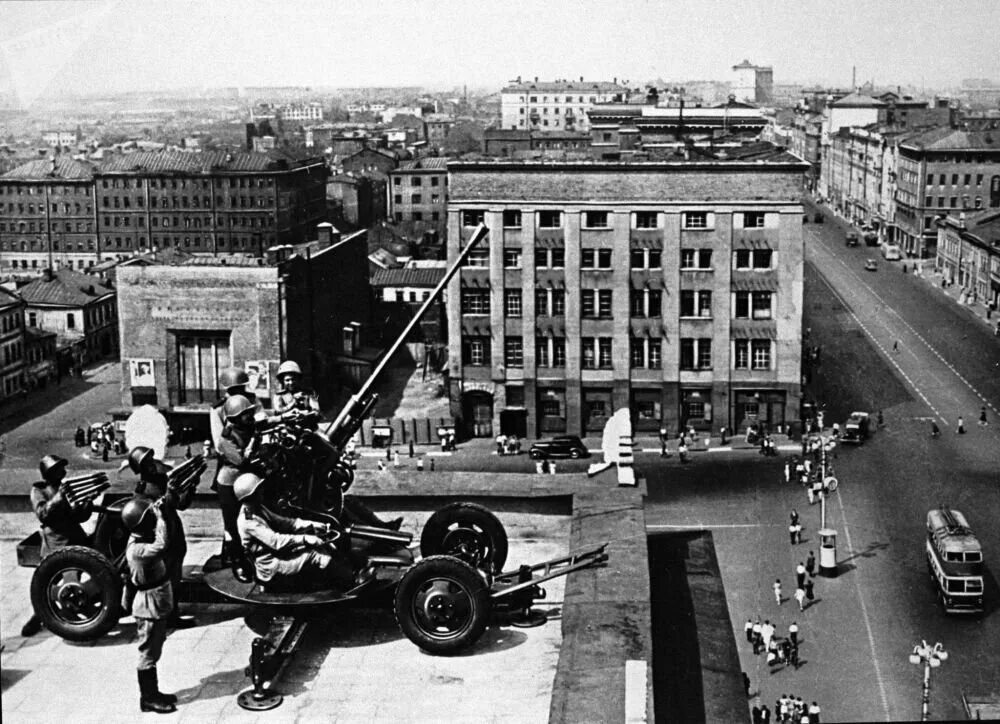 Чем известен 1941 год. Москва 1941 год. 1941 Москва Военная оборона. ВОВ Москва 1941. Зенитки в Москве 1941.