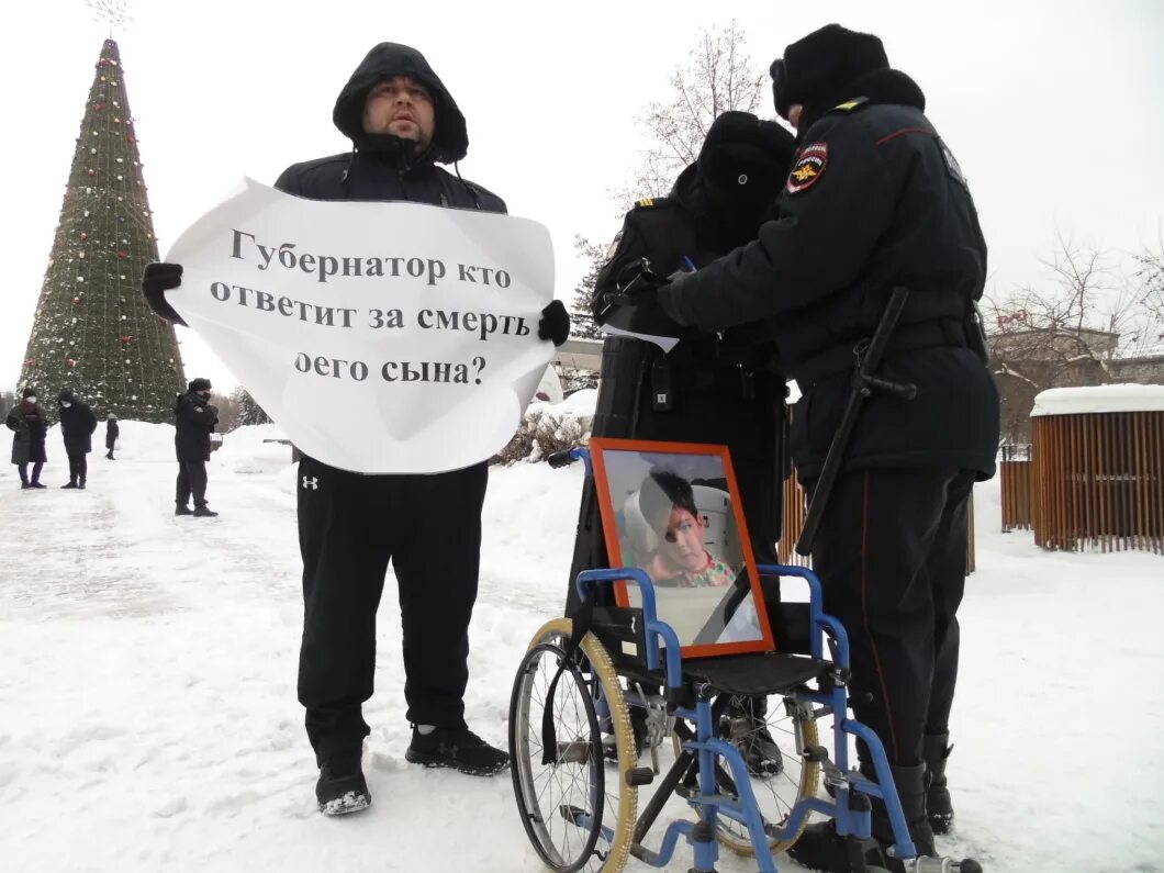 Причина смерти начало. Смерть отца. Причина смерти Рувима Стукова. Отец одиночный.