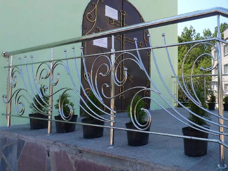 Кованая нержавеющая сталь. Красивые перила для лестниц из нержавейки. Декоративные изделия из нержавейки. Ковка из нержавейки. Ковка из нержавейки.