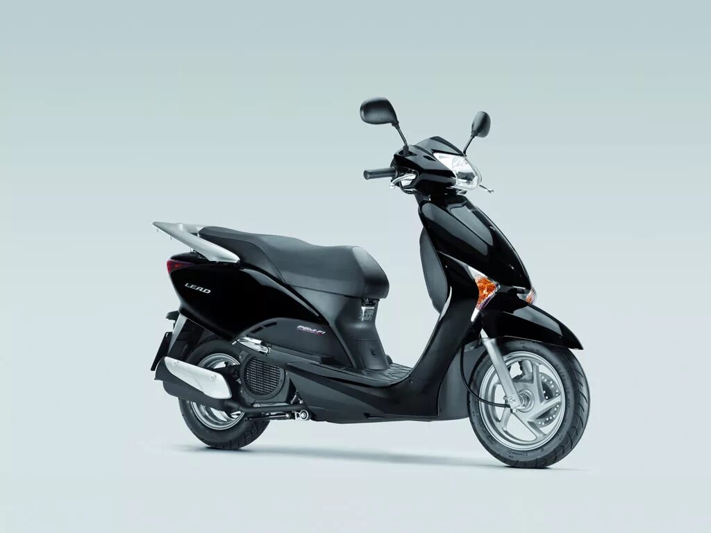 Скутеры honda видео. Японский скутер хонда. Хонда леад 100 кубов. Honda sh50. Скутер хонда лид 110.