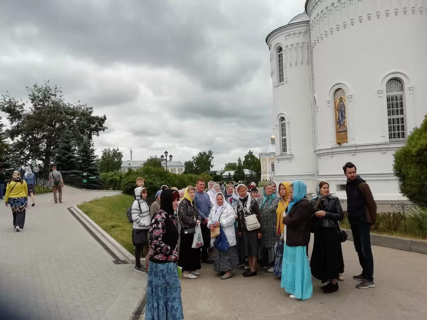 Муром паломники. Паломники в Дивеево. Паломники на колокольне в Дивеево. Паломническая поездка в Дивеево. Паломничество в дивеево