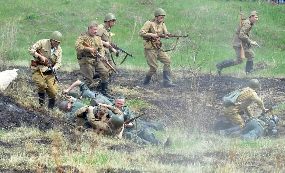 Бои белгородской области последние новости. Реконструкция боя Белгород 2021. Белгород 1943. Бои за Белгород 1943 год. Реконструкция боя в Майском.