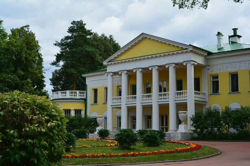 Усадьба гончаровой волоколамск. Ярополец усадьба гончаровых. Несколько усадьба. Усадьба голицыных в дубровицах. Ярополец (усадьба загряжских).