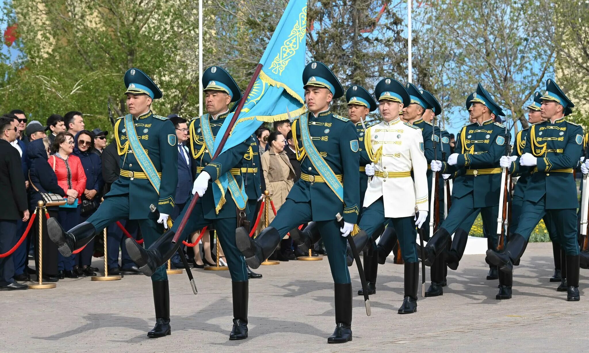 Рота почетного караула Казахстана. День Победы в Казахстане. 7 Мая праздник в Казахстане. 9 Мая день Победы в РК. 9 мая в казахстане