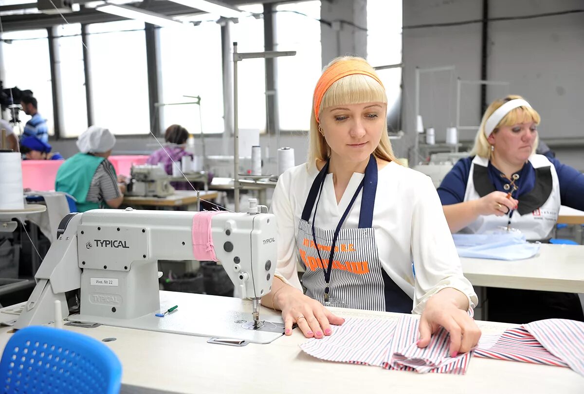 Портной. Швея. Швея. Швея портная. Швейная фабрика.