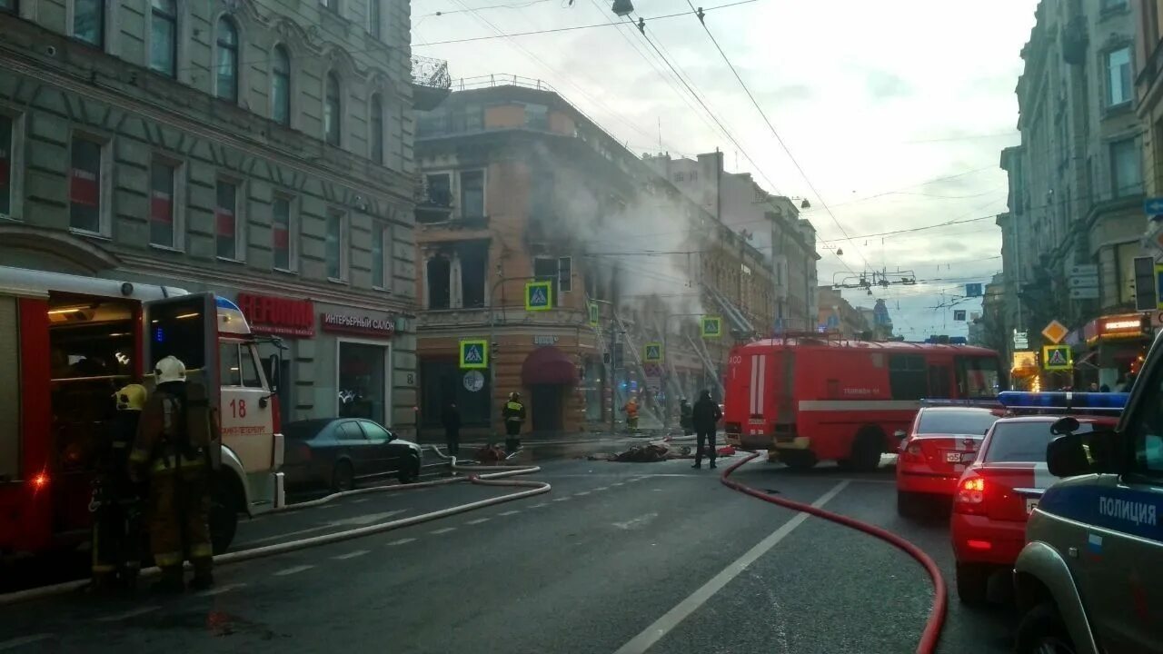 Пожар в Санкт-Петербурге в Петроградском районе. Пожар в Петроградском районе. Пожар в Санкт-Петербурге сейчас Петроградский район. Пожар большой проспект 79.