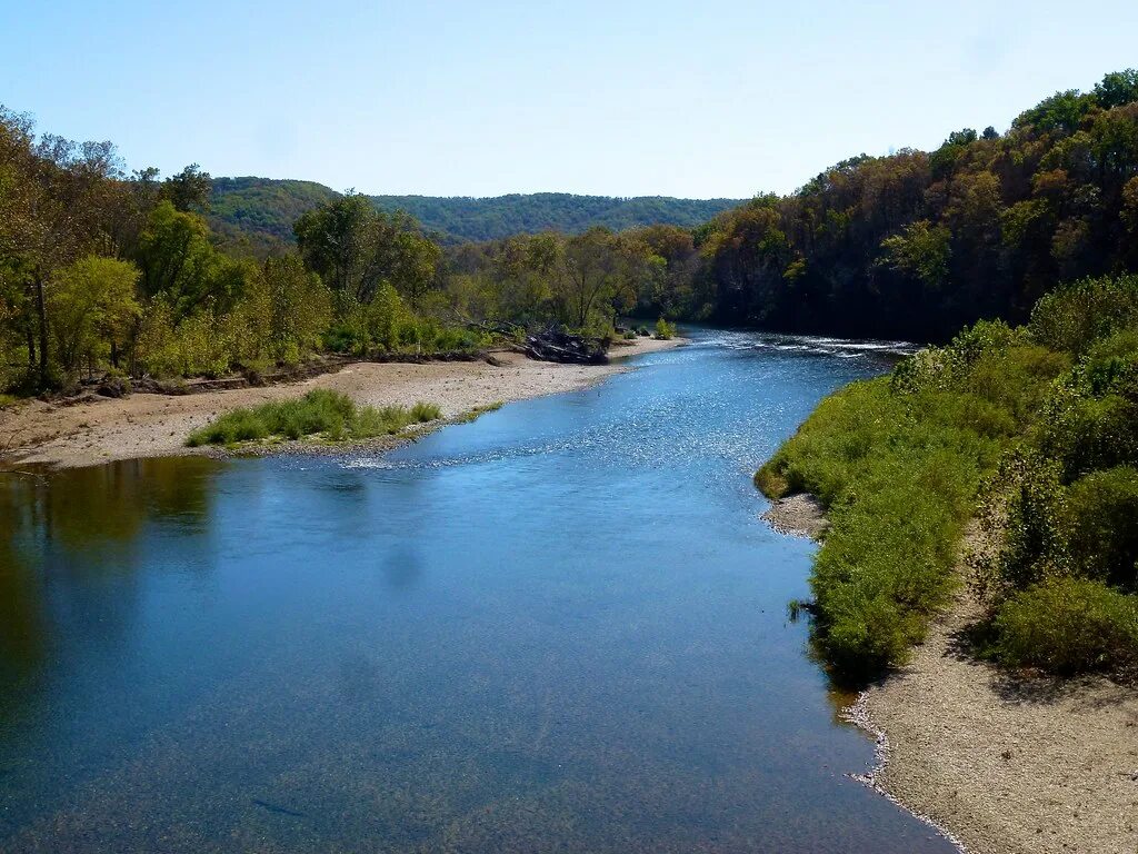 Какое питание имеет река миссури. Миссури река. Река Озарк Миссури. Река Арканзас. Долина реки Миссури.