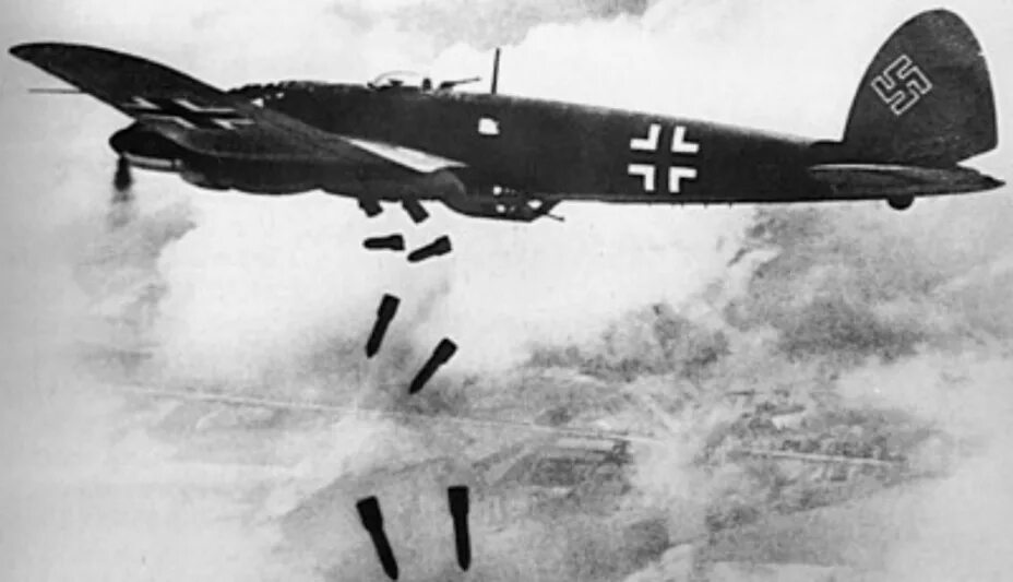 Junkers ju 87 бомбометание. Junkers ju 86. Немецкие самолеты бомбят блокадный ленинград. Немецкие самолеты бомбят. Бомбардировка 1941.