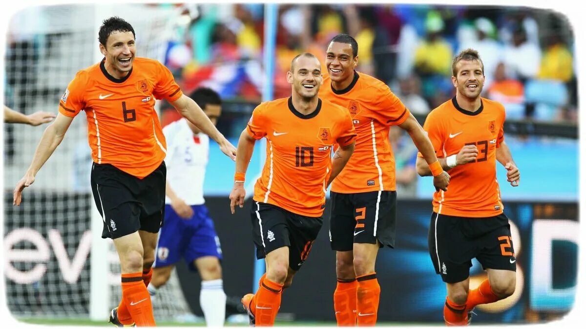 Сборная голландии 2010. Форма сборной голландии 2005. Испания чм 2010. Netherlands national football team 2022 год. Нидерланды футбольная команда.