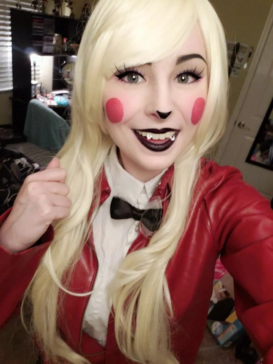 Чарли хазбин косплей. Отель хазбин чарли в костюме. Hazbin hotel charlie cosplay. Чарли из отель хазбин косплей. Чарли отель хазбин арт чарли косплей.