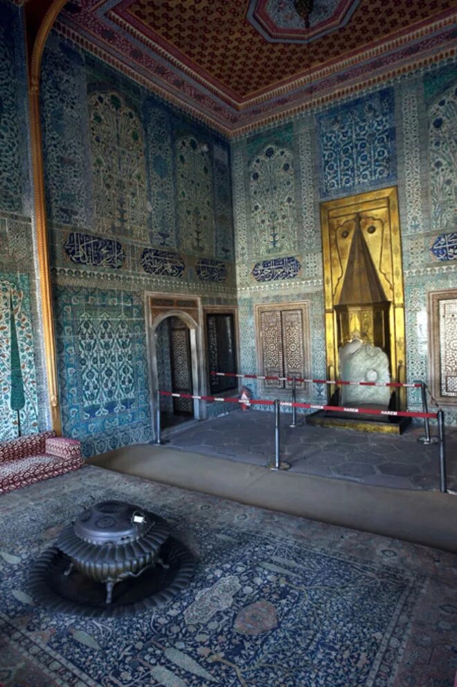 Где жили султаны. Дворец Султана Сулеймана Топкапы. Дворец Топкапы гарем комната Хюррем.