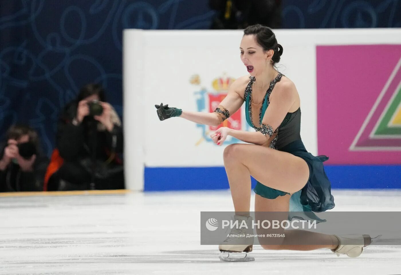 Камила валиева чр 2023. Вероника жилина софья акатьева 2022. Камила валиева фигуристка. Чр произвольная программа. Софья самоделкина 2022.