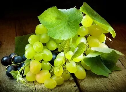 Виноград лежит