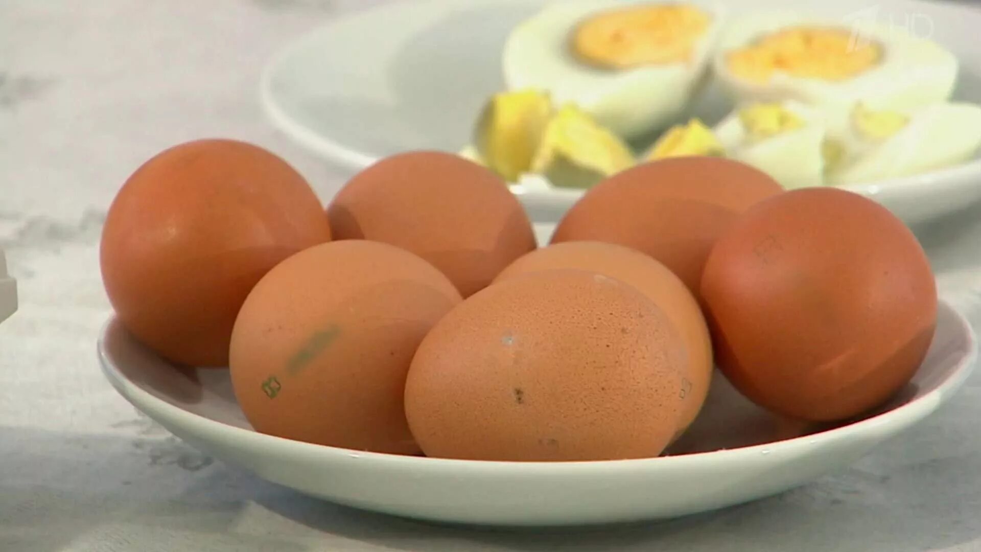 К чему снятся яйца куриные сырые разбитые. Яйцо куриное. Яйцо (пищевой продукт). Квадратные куриные яйца. Приснились куриные яйца.