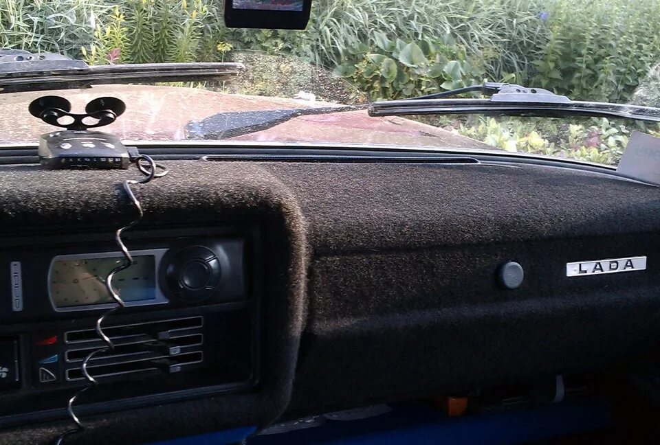 Карпет на панель ваз 2114. Карпет проклейка углов. Красный карпет панель ваз 2109. Обшивка карпетом торпеды ваз 2110. Обшивка салона автомобиля карпетом.