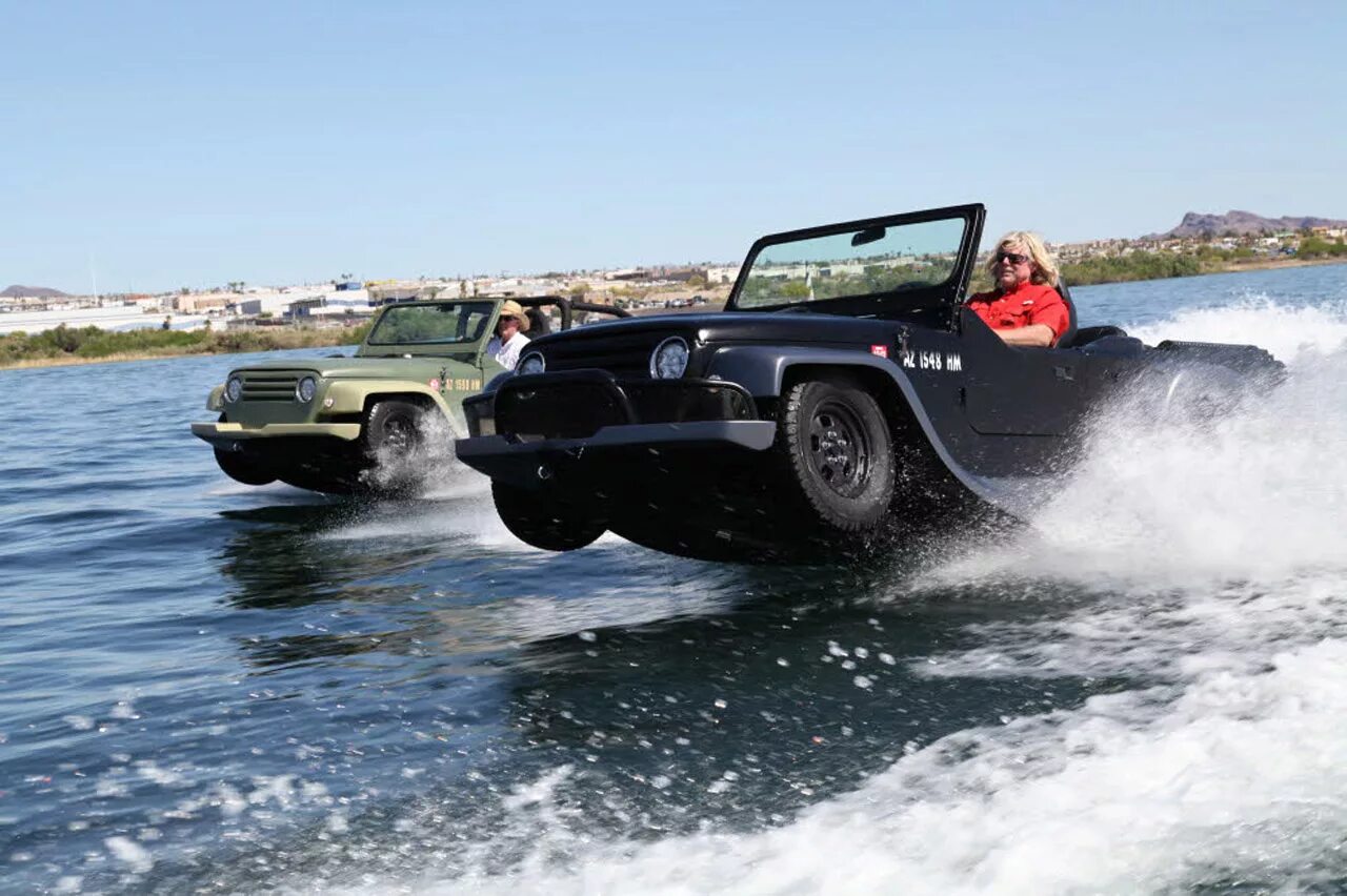 Работа автомобиля на воде. Автомобиль-амфибия WATERCAR Panther. Джип амфибия Panther. Jeep Wrangler амфибия. Amphibious внедорожник амфибия.