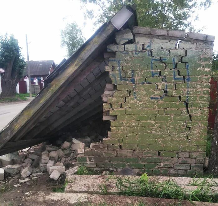 Разрушенная остановка. Реставрация разрушенной остановки. Пригородные остановки разрушенные. Разрушенные остановки в Иваново.