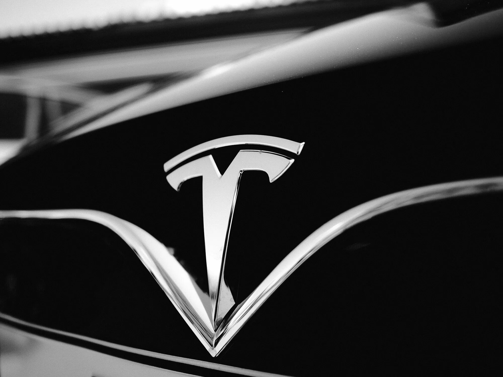 Тесла значок. Тесла значок Тесла. Тесла автомобиль значок на автомобиле. Значок Tesla на машине.