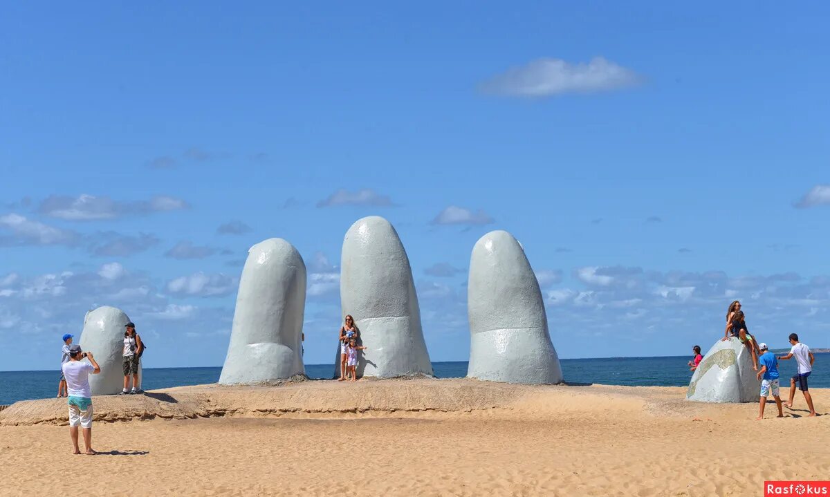 Уругвай столица пунта дель эсте. Достопримечательности уругвая рука пунта дель эсте. Пунта дель эсте. Пунта дель эсте уругвай пальцы. Пляж пунта дель эсте.