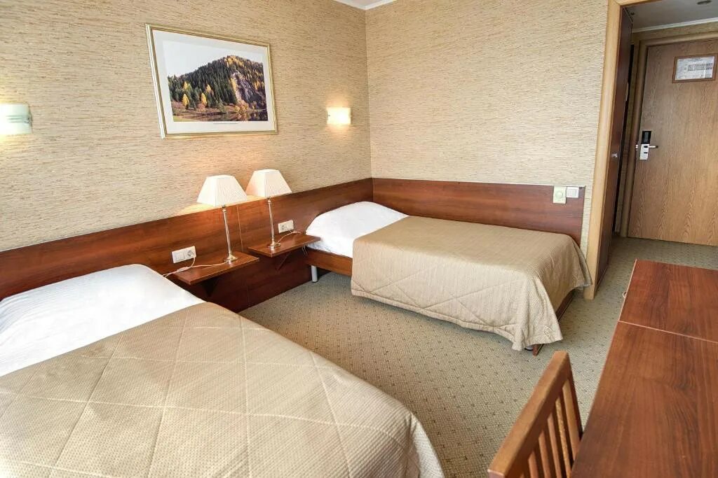 Отель Малахит на улице Труда 3*, Челябинск, цены от 3000 руб. 101Hotels.com