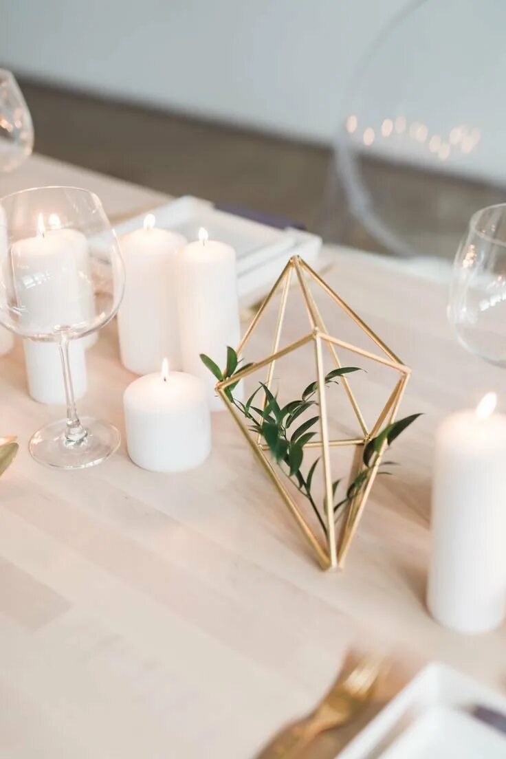 стиль свадьбы минимализм без цветов. свадебная фотосессия в стиле минимализм. свадебное платье минимализм. свадебные платья 2023 минимализм. свадьба в белом стиле.