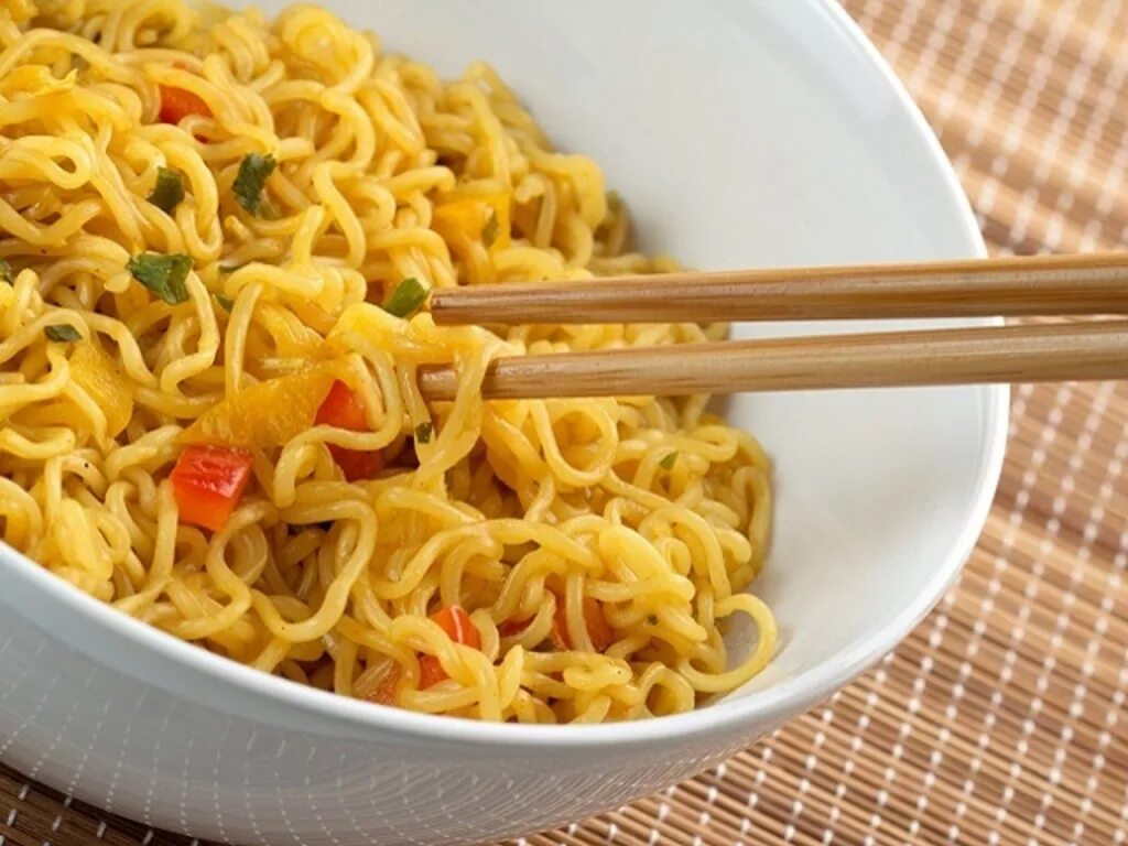 Можно ли лапшу в пост быстрого приготовления. Китайская лапша instant noodle. лапша роллтон доширак. нудлс лапша. лапша удон быстрого приготовления.