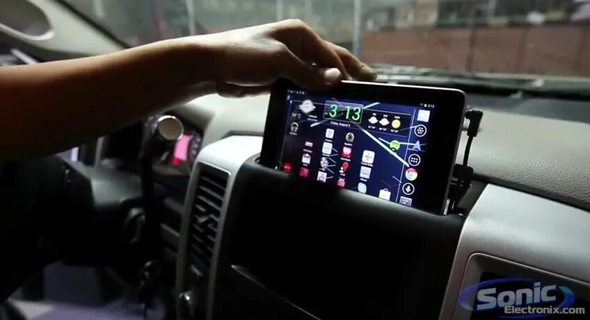 Nexus 7 навигация. Андроид планшет в машину. Планшет в автомобиль вместо магнитолы. Планшет в автомобиль nexs. Андроид авто на планшет