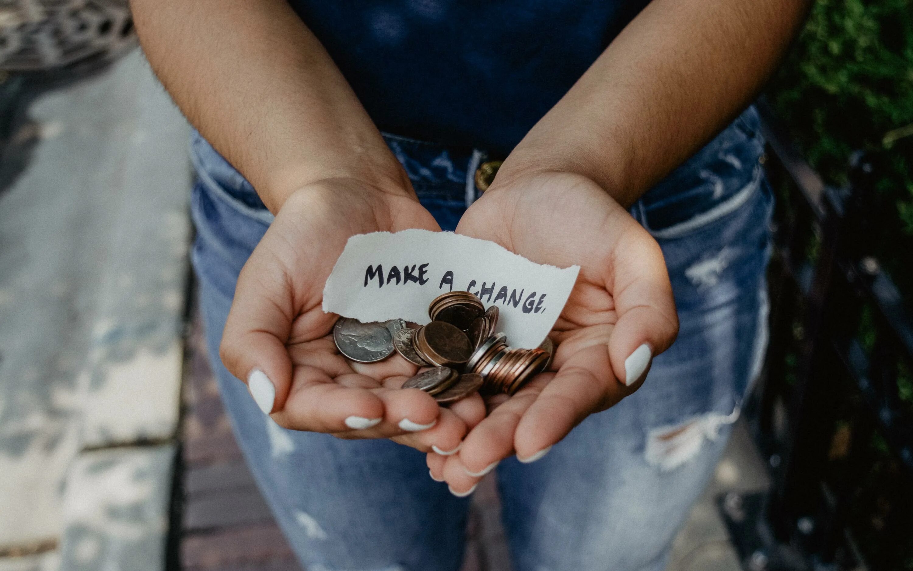 Одежда на благотворительность. Donate to charity. 5 donation. Charity money. Благотворительность картинки.