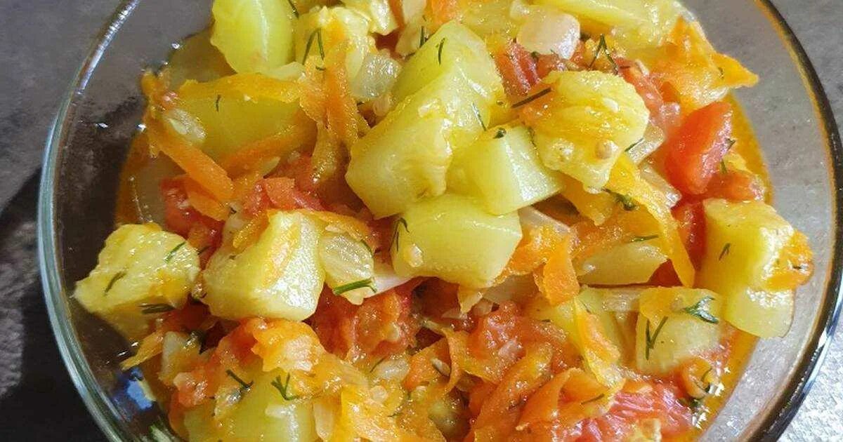 Рагу картошка капуста морковь. Рагу из патиссонов. Рагу из кабачков. Рагу с капустой и кабачками. Рагу с кабачков.