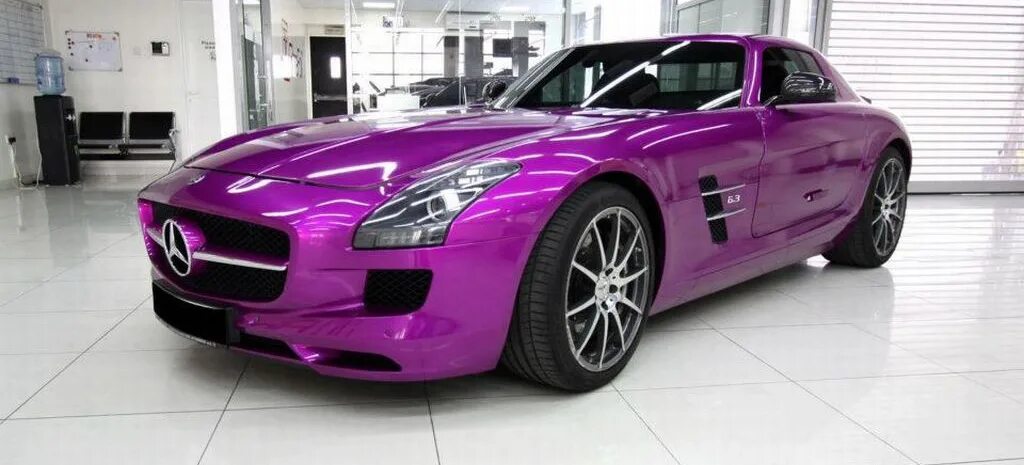 Какой цвет машинка. Mercedes SLS AMG Pink. Цвет Кэнди Мерседес. Mercedes-Benz AMG пурпурный. Мерседес SLS розовый.