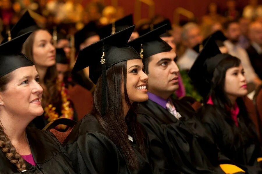 Graduating student is. Зарубежные вузы. Учеба в иностранном вузе. Поступление в иностранный вуз. Образовагниезарубежом.