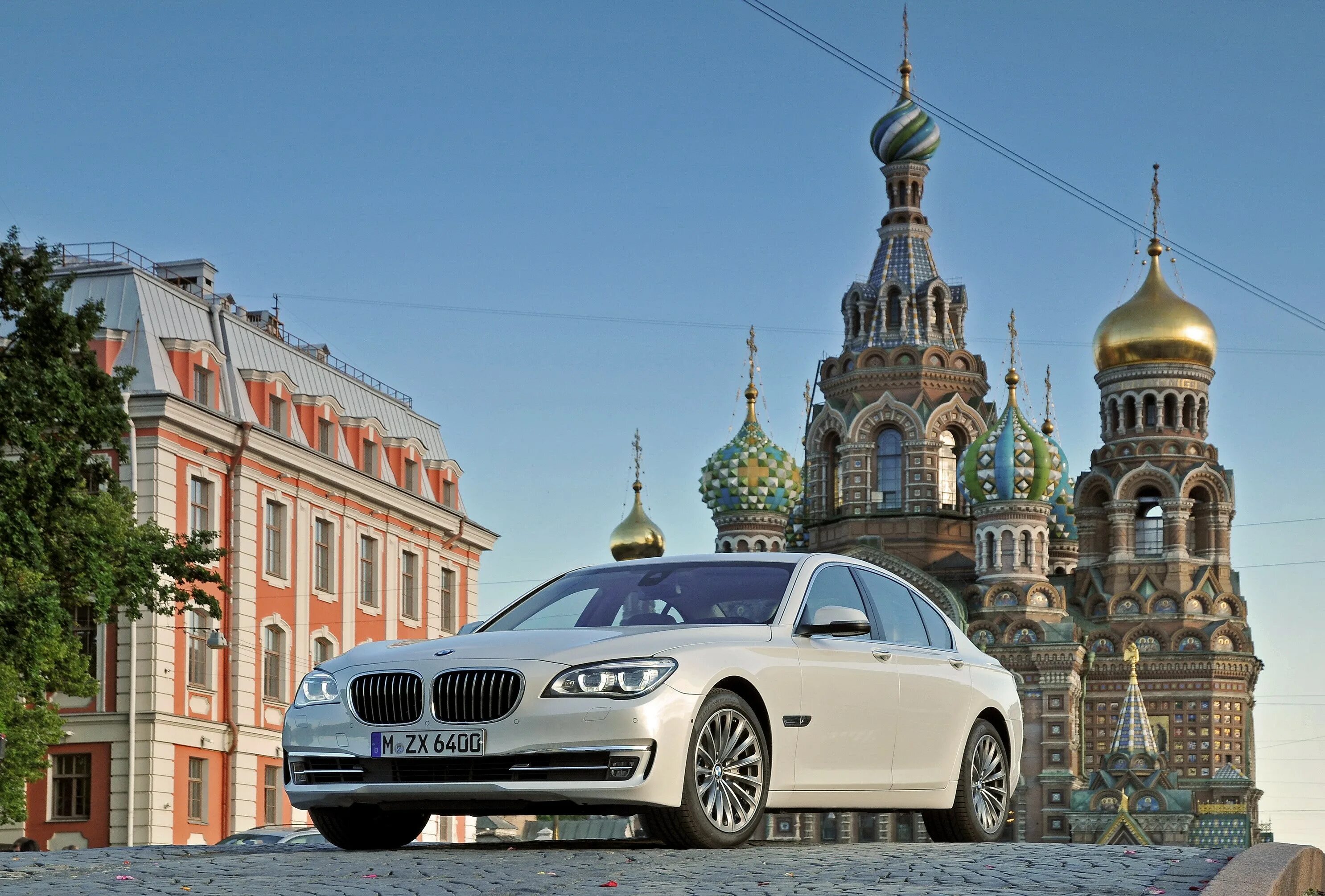 Бмв 750 москва. BMW 750i 2012. БМВ 7 750i. БМВ 7 В Москве. BMW 7 f01 4.4.