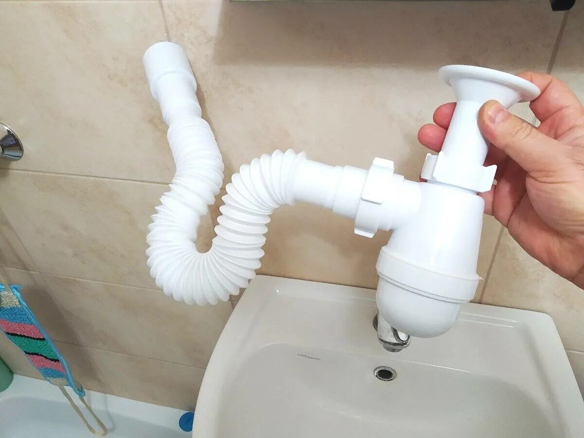 Почему пахнет из ванной