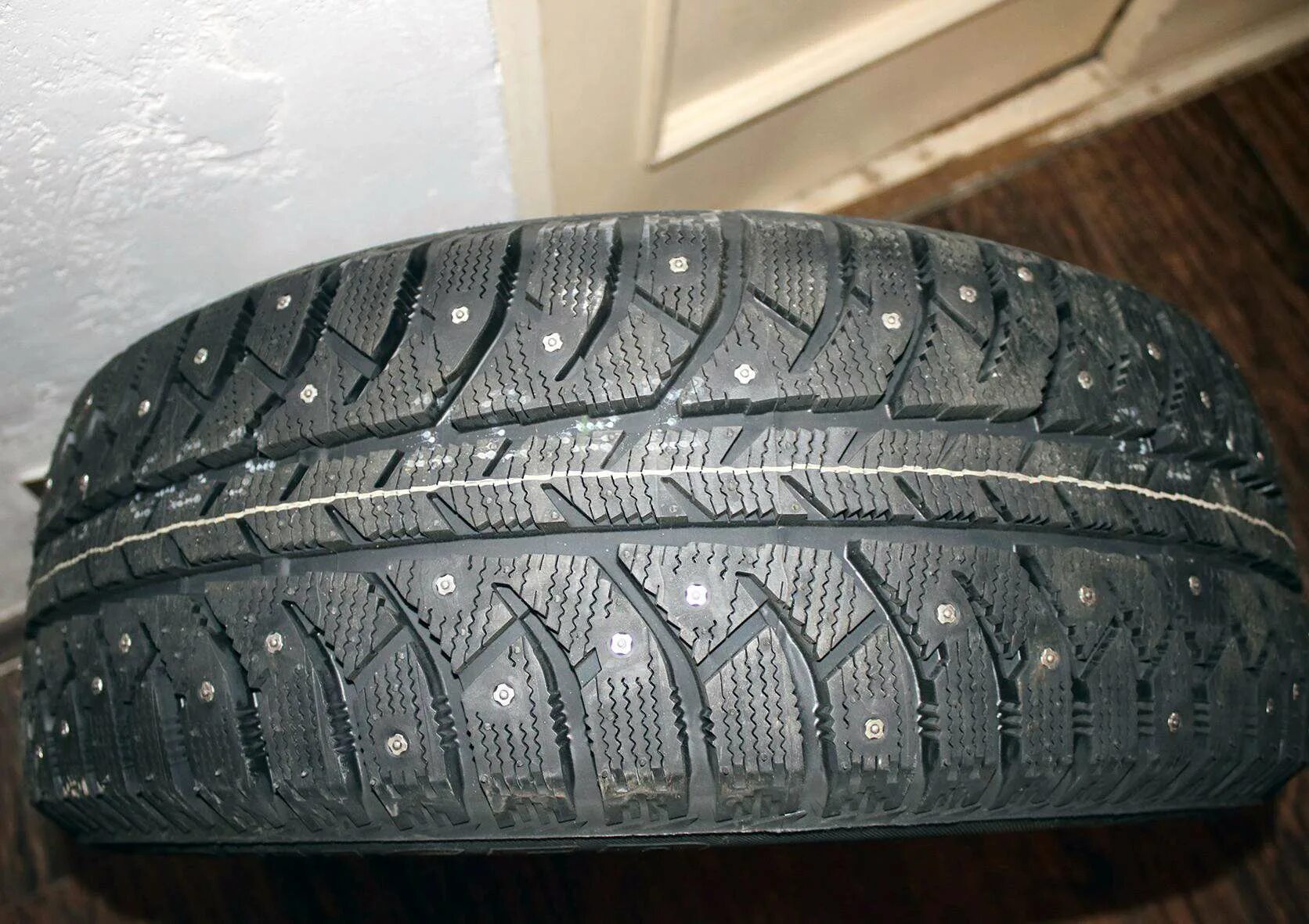 Шины бриджстоун айс. Bridgestone Ice Cruiser 7000. Bridgestone Ice Cruiser 7000s. Шины зимние Бриджстоун Ice Cruiser 7000. Bridgestone Ice Cruiser 7000 205/55 r16 91t.