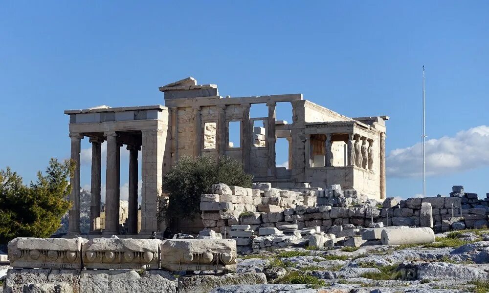 Эрехтейон на акрополе в афинах. Какой храм афин посвящен посейдону и афине. Какой храм афин посвящен посейдону и афине. Акрополь в древней греции. Эрехтейон в афинах.