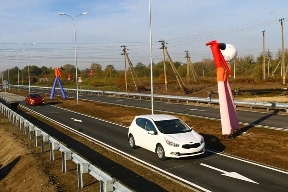 Полигон бмв в сорочанах. Дорожные испытания мерседеса. Дорожные испытания автомобиля. Полигонные испытания дорожно-строительных машин. Дорожные и полигонные испытания автомобилей.