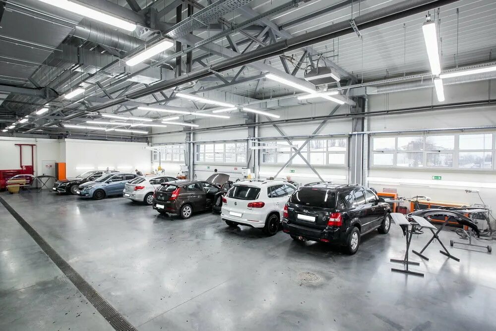 Новый автосервис. Станция технического обслуживания автосалон. Автосалоны автосервисы. Авто в автосервисе. Станция техобслуживания автомобилей.