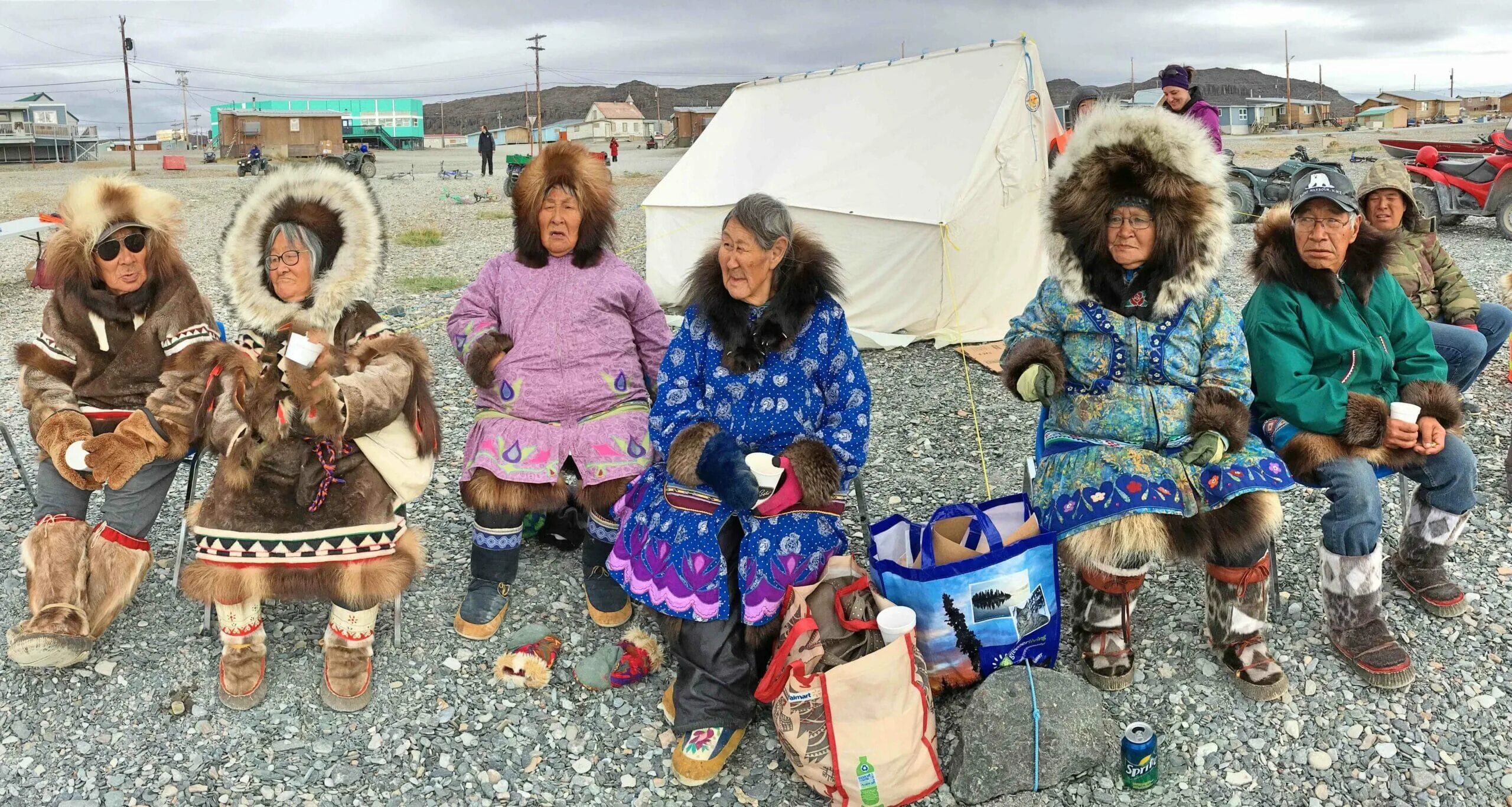 Эскимосы гренландцы. Инуиты Гренландии. Гренландские Эскимосы инуиты. Эскимосы Канады. Иннуиты какой народ