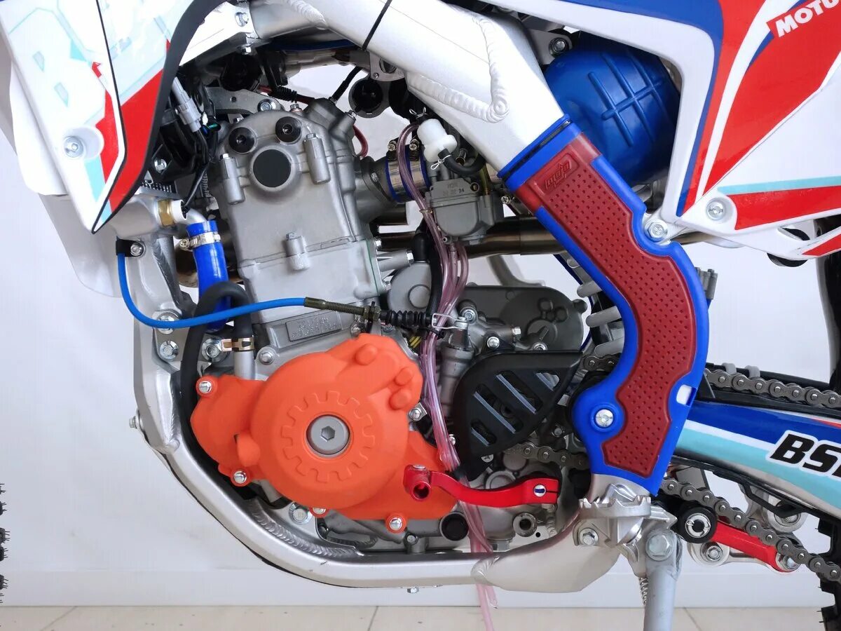 Рейсер 300 кубов эндуро. Эндуро 300 водяное охлаждение. Ktm 300 exc охлаждение. Эндуро 300 водяное охлаждение. Эндуро 300 водяное охлаждение.