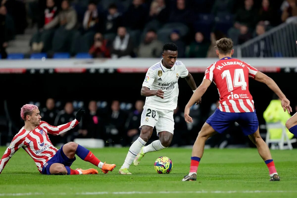 Атлетико 1-2 реал мадрид. Реал атлетико 10 января 2024. Гризманн футболист 2023. «реала» с «атлетико»атлетико. Реал мадрид атлетико.