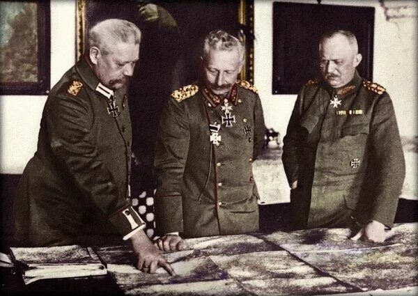 Генерал с двумя часами. Генерал Гинденбург и генерал Людендорф.
