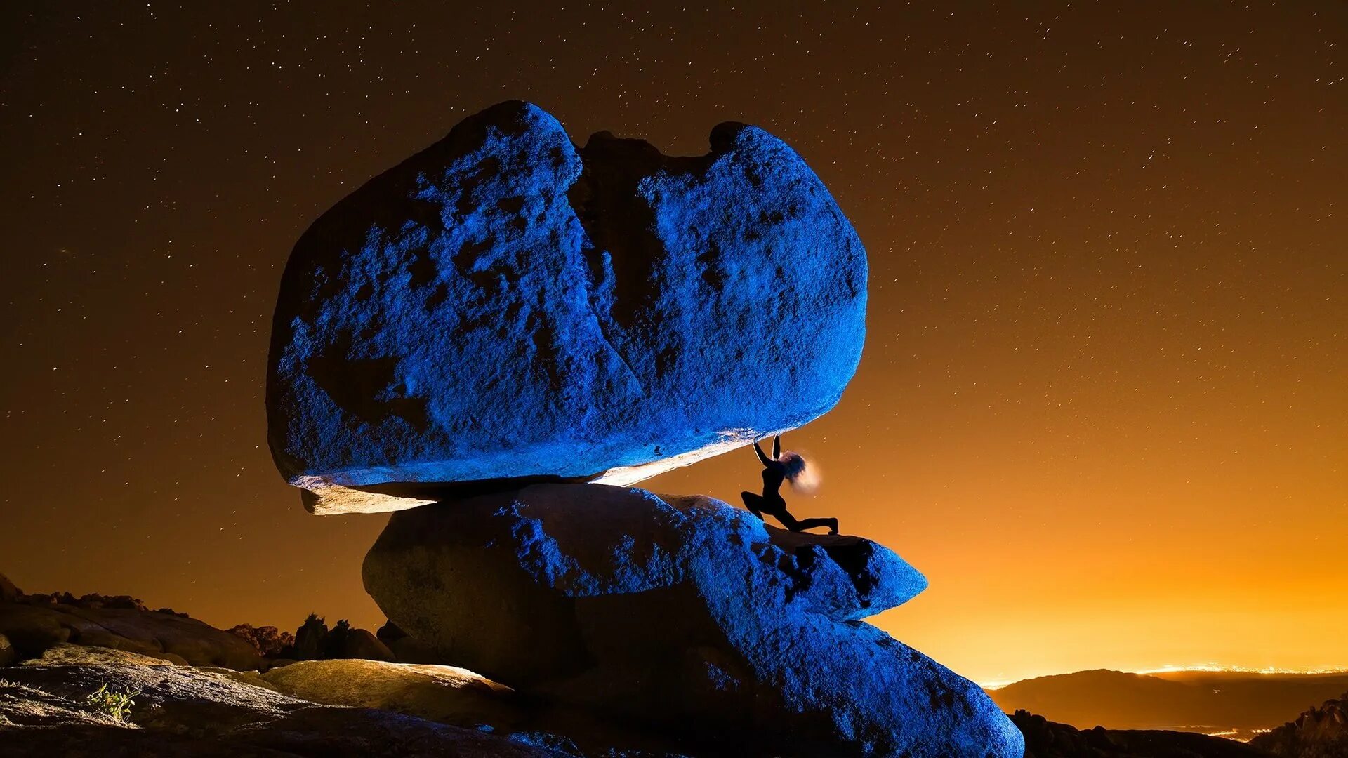 Необыкновенно приятный. Удивительной ночи. Камни ночью. Камень с Луны. Космические глыбы.