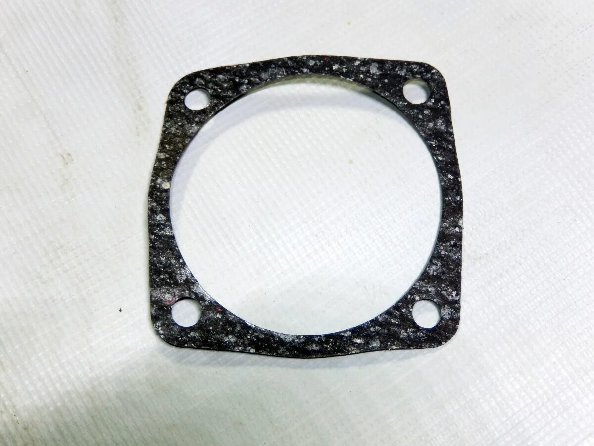 Пластина привода тахоспидометра на лтз 55. Прокладка картера маховика (ямз) 238н-1002314-в. Прокладка привода вентилятора 236-1308108. Прокладка привода вентилятора ямз 236-1308108 с/о. 236-1308108-б.