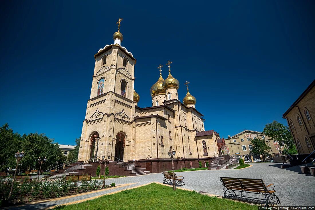 Черкесск столица. Черкесск храм Николая Чудотворца. Город Черкесск Карачаево-Черкесской Республики. Храм святителя Николая Чудотворца Карачаево Черкесия.