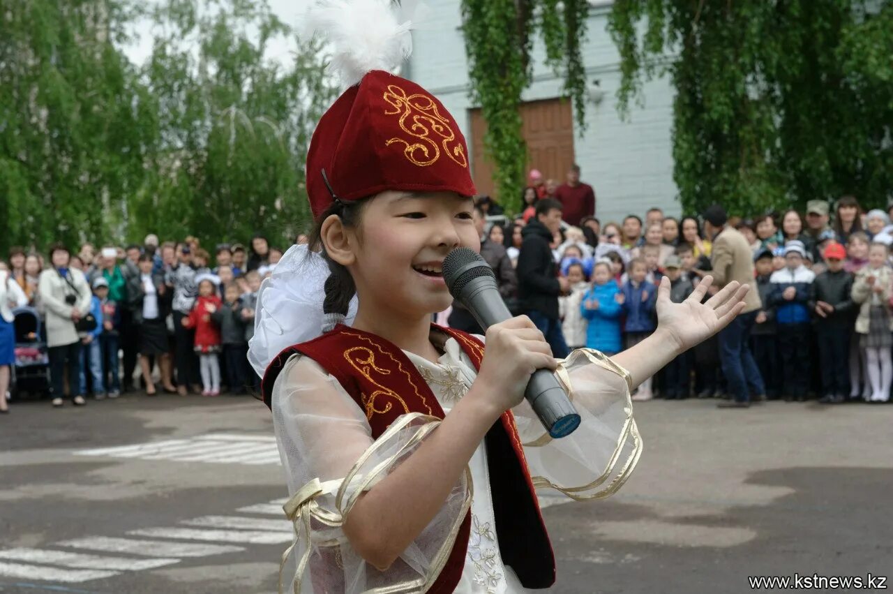 День кустаная. Школа 17 Кустанай. Школа 4 Костанай. Школа 19 Костанай. Российская школа Костанай.