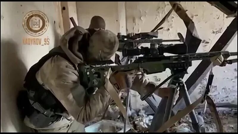 Рамзан кадыров чеченский боевик. Чеченский снайпер абубакар. Абубакар басаев. Оружие рамзана кадырова. Снайпер кадырова.