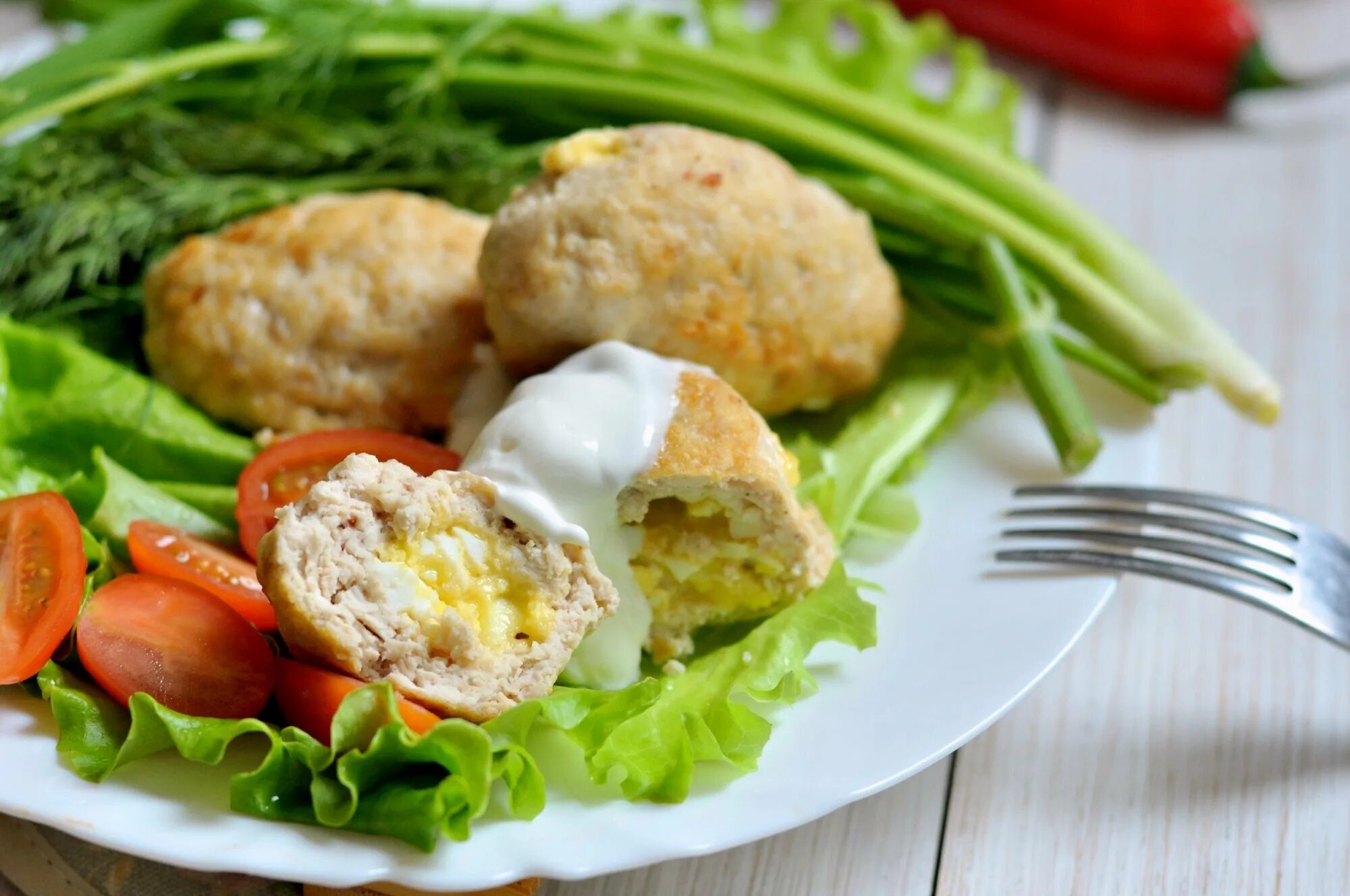 Куриные котлеты в духовке. Куриные котлеты с сыром. Куриные котлеты с сыром в духовке. Биточки куриные с сыром. Куриные котлетки с сыром.