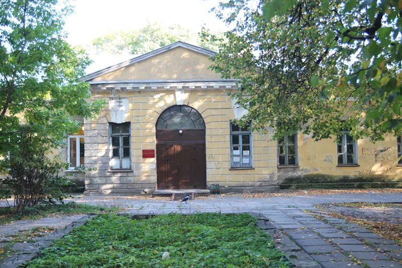Горького 22 гатчина. Гатчинская клиническая межрайонная больница рощинская. Психдиспансер гатчина. Психдиспансер гатчина. Поликлиника.